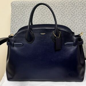 NWT - Soft Coach Empire 40 - Dark Navy